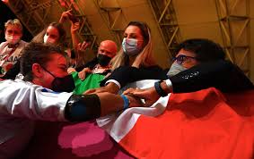 Quelli come lei ma anche come lei, quelli normali perché di normale non c'è mai niente con vio. Tvpt Iniuqlzsm