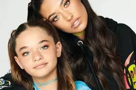 Smiley lansează piesa „Flori de plastic”