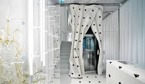 The official page of maison margiela, the iconoclastic näytä lisää sivusta maison margiela facebookissa. Maison Margiela S Multi Faceted Shop In Milan Azure Magazine Azure Magazine