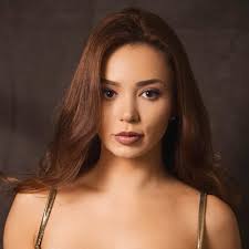 Danielle Chandler (@daniellechand)