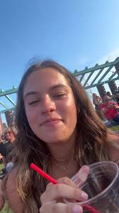 lindsay (@lindsay.belcher)