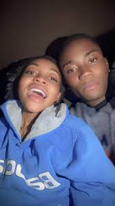 Beauté et Interactions Culturelles dans la Vidéo