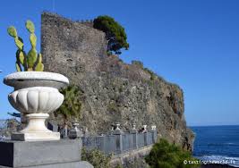 Apr 16, 2021 · a magnificent scenary of sicilian masterpieces! Aci Trezza E Aci Castello Cosa Vedere Come Arrivare Da Catania Tasting The World