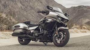 Review Yamaha S New Star Eluder Could Compete With Baggers From Harley Davidson And Indian Adventure Bike Indian Motorcycle Yamaha