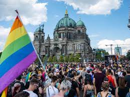 Die aktion ist eine alternative zum klassischen berliner csd. Csd Berlin Pride 2021 Tausende Zeigen Regenbogenflagge Fur Toleranz Niedersachsen