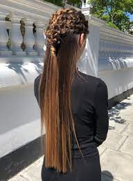 Throughout the seasons, audiences noticed that daenerys started the series with her hair down without any braids. How To Create Daenerys Targaryen S Iconic Braid Josh Wood Community