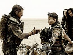Early in the film, furiosa covertly smuggles away while we know that tom hardy is attached to other mad max projects, we don't know for sure if charlize theron will reprise her role as furiosa if the. Bild Zu Tom Hardy Mad Max Fury Road Bild Charlize Theron Tom Hardy Filmstarts De