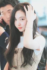 Nayeon Leaving Through Gimpo International Airport After Twiceland Zone 2 Fantasy Park In Japan Tour Which Is Held In Japan Selebritas Wanita Kecantikan