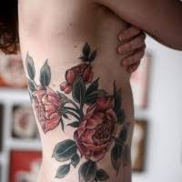 Tatuaje De Rosas Exuberantes En Las Costillas Tattooimages Biz
