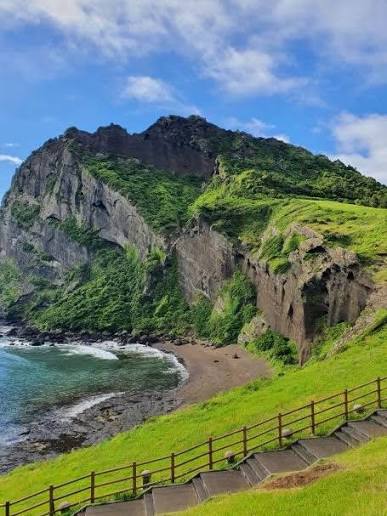 A Bakery and a Volcano Top South Korea's New List of Favorite Places | Be  Korea-savvy
