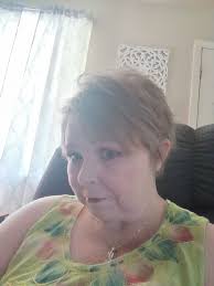 What hairstyle and color suits me best?