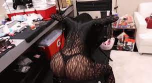 It's been a minute since nicki shut down instagram by doing hoe sh*t she twerks the whole time, and towards the end of the show, nicki's booty pops out of the skirt and you get a glimpse of all the work. Pin On Wwe Female Wrestlers