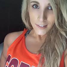 Meagan Warren (@itsgonnabemea)