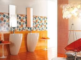 La couleur dans la salle de bain se fait de plus en plus présente, et aujourd'hui miser sur une salle de bain colorée s'impose véritablement comme un classique. Salle De Bain Coloree 55 Meubles Carrelage Et Peinture