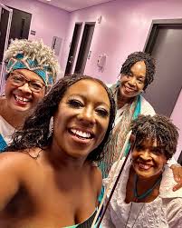 What an honor to celebrate Crossroad Theatre Company's annual homecoming  with the venerable Sweet Honey and the Rock 🙌🏾🙂‍↔️ Grateful to  Crossroad's Ezra Ezzard and Ricardo Khan for welcoming me so graciously