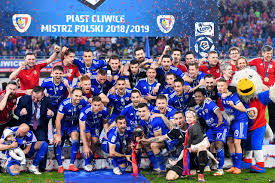 Piast gliwice to klub piłkarski ze śląska, który został założony w 1945 roku. Historyczna Chwila Nadeszla Piast Gliwice Mistrzem Polski Federacja Polski Zwiazek Pilki Noznej