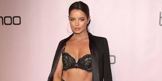 Maura higgins was an islander on season 5 of the revived series of love island. Maura Higgins Insists She S Not Isolating With Love Island Pal Chris Taylor Following Hilarious Tiktok Video Spin1038