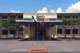 Namun, hasrat ini tertangguh berikutan meletusnya darurat pada pertengahan tahun 1948. Kolej Yayasan Pahang