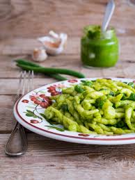 Metti sul fuoco una pentola con abbondante acqua e portala a bollore. Trofie Al Pesto Con Patate E Fagiolini Mastercheffa