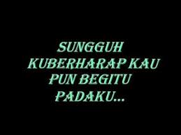 Aku masih sayang merupakan ciptaan almarhum imam rush (gitaris) dan sekaligus mengaransemen lagu ini. St12 Aku Masih Sayang With Lirik Youtube