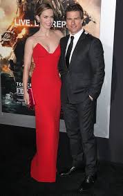 Educated at hurtwood house in dorking, blunt made her acting debut in a 2001 stage production of the royal family.she went on to appear in the television film boudica (2003) and. Emily Blunt Shows Off Her Figure In Plunging Red Gown At Third Edge Of Tomorrow Premiere Celebrity News Showbiz Tv Express Co Uk