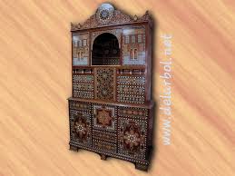 مكنتنا الخبرة التي راكمناها منذ سنين من انجاز مجموعة من القطع المرصعة سواء تعلق الأمر بالإطارات أو الأثاث الراقي لقصر الحمراء نحن Bargueno Granadina Portadas