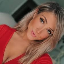 Shannon Bowlby's Instagram, Twitter & Facebook