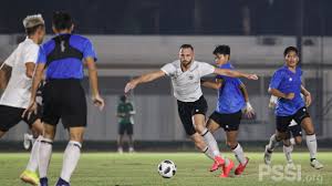 Nhiều tuyển thủ không được thi đấu thường xuyên nên ảnh hưởng phong độ. Shin Tae Yong Tak Janji Timnas Indonesia Bisa Menang