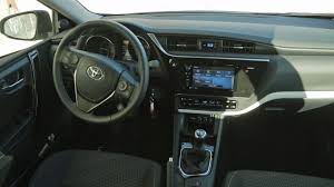 O recall toyota atinge 119.598 veículos fabricados entre 2013 e 2017, com problemas nos airbags takata, que podem projetar fragmentos de metal e causar danos letais aos passageiros e um defeito na programação do módulo. 2017 Toyota Corolla Im Review Autoguide Com