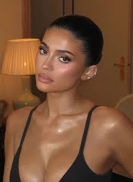 Kacey Gonzalez (kaceygonzalez)