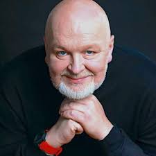 Consistency is the key. I'm still experimenting with content but today I  have just marked a milestone in LinkedIn presence. Thank you for following  me!