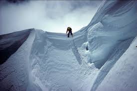 En mai 1985, dans la cordillère des andes, au pérou, joe simpson et simon yates, deux talentueux alpinistes britanniques, tentent l'ascension de la face ouest du siula grande. Il Y A 35 Ans Yates Coupe La Corde De Simpson Au Siula Grande
