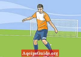 Dimana cara bermain dilakukan dengan menggiring bola menggunakan beragam teknik tertentu hingga mencapai gawang. Cara Bermain Bola Sepak Ensiklopedia
