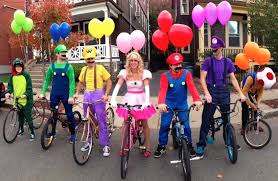 Gruppen Kostume Selber Machen Die Besten Diy Ideen 2020 Maskerix De Halloween Kostume Gruppe Gruppenkostume Fasching Halloween Karneval