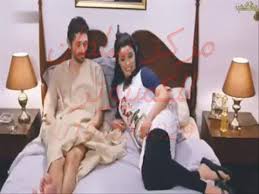 ولد في القاهرة، هو ابن الفنان محمود عبد العزيز، بدأ مسيرته الفنية في فيلم «البحر بيضحك ليه» عام 1995 ثم في عام 2000 في فيلم «الناظر»، إلى أدوار الثانوية بعدها قدم عدد من الأفلام السينمائية، تزوج من آن الرفاعي في. Ø´Ø­Ø§Øª Ø§Ù„ØºØ±Ø§Ù… Youtube