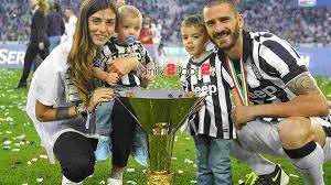 И очень жду тотти с его шанель и кристианом, давно не видела. Bonuchchi Pokinul Yuventus Ne Iz Za Konflikta S Allegri Zhena Leonardo Futbol 24