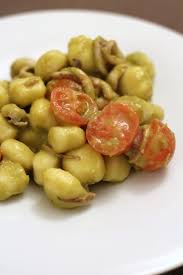 Tante ricette di pesce facili per cucinare il pesce al forno, in guazzetto, all'acquapazza e in tantissimi altri modi diversi. Gnocchi Con Crema Di Piselli Calamari E Pomodorini Un Pinguino In Cucina