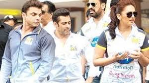 Salman Khan CAUGHT Looking At Huma Qureshis BUTT