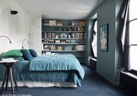 Bleu Vert Et Noir Le Trio De Choc De Cette Maison Pas Comme Les Autres Elle Decoration Couleur Chambre Chambre Parentale Moquette Chambres Lumineuses