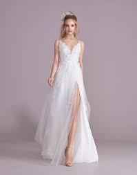 Die vielzahl der verschiedenen hochzeitskleider ist in den letzten jahren enorm gestiegen. Brautkleider 2020 I Das Sind Die Trends Der Desinger