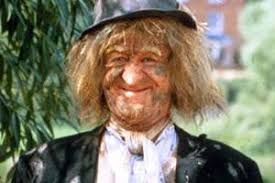 Worzel gummidge is a scarecrow that can come to life on scatterbrook farm. Worzel Gummidge Itv Sitcom British Comedy Guide