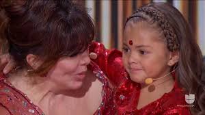 ¡Hermosa sorpresa para Verónica Castro Oficial! 😍 Así reaccionó al ver en  el escenario a su hermosa nieta Rafaela ❤️️. #PequeñosUSA