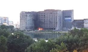 According to records, the largest tornado in the london mills area was an f4 in 1995 that. Silvertown Millennium Mills Erupts In Flames After Grenfell Horror Uk News Express Co Uk