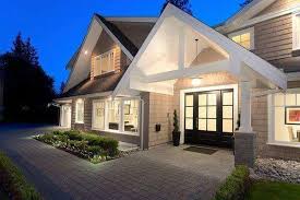 Çünkü aslında yeni ev hediyesi zannedildiği gibi alelade bir şey değil, yeni ev alan ya da yeni evlenen için çok da önemli bir hediyedir. Yeni Ev Hediyesi Ne Alinir