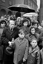 Roku 1968 se mu povedlo přestoupit přímo do druhého ročníku na kýženou fakultu, kde studoval historii a politickou ekonomii. Jan Palach Wikipedia