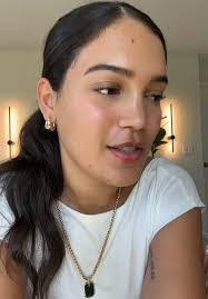 Alina Hunter's Instagram, Twitter & Facebook