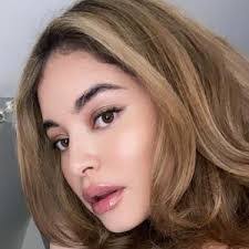 Joyce Castro's Instagram, Twitter & Facebook