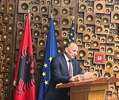 Xun Çetta – Kush e çliroj Kosovën ?