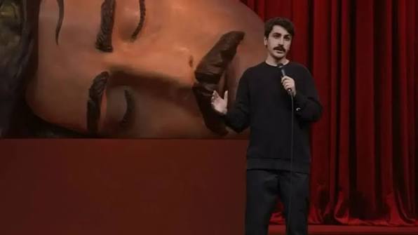 Çorumlu komedyen Deniz Göktaş'ın Harbiye gösterisi 1 günde 1 milyon  izlendi: Komedyen Deniz Göktaş'ın Harbiye Cemil Topuzlu Açık Hava  Tiyatrosu'nda sahnelediği “Ölü Deniz” adlı stand-up gösterisi, YouTube'da  yayımlandıktan sonra kısa sürede gündem