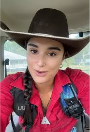 Alyssa Ainsworth's Instagram, Twitter & Facebook